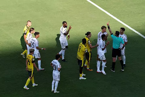 بعد طرد هويسن.. البطاقة الحمراء تظهر 15 مرة في كأس العالم للأندية